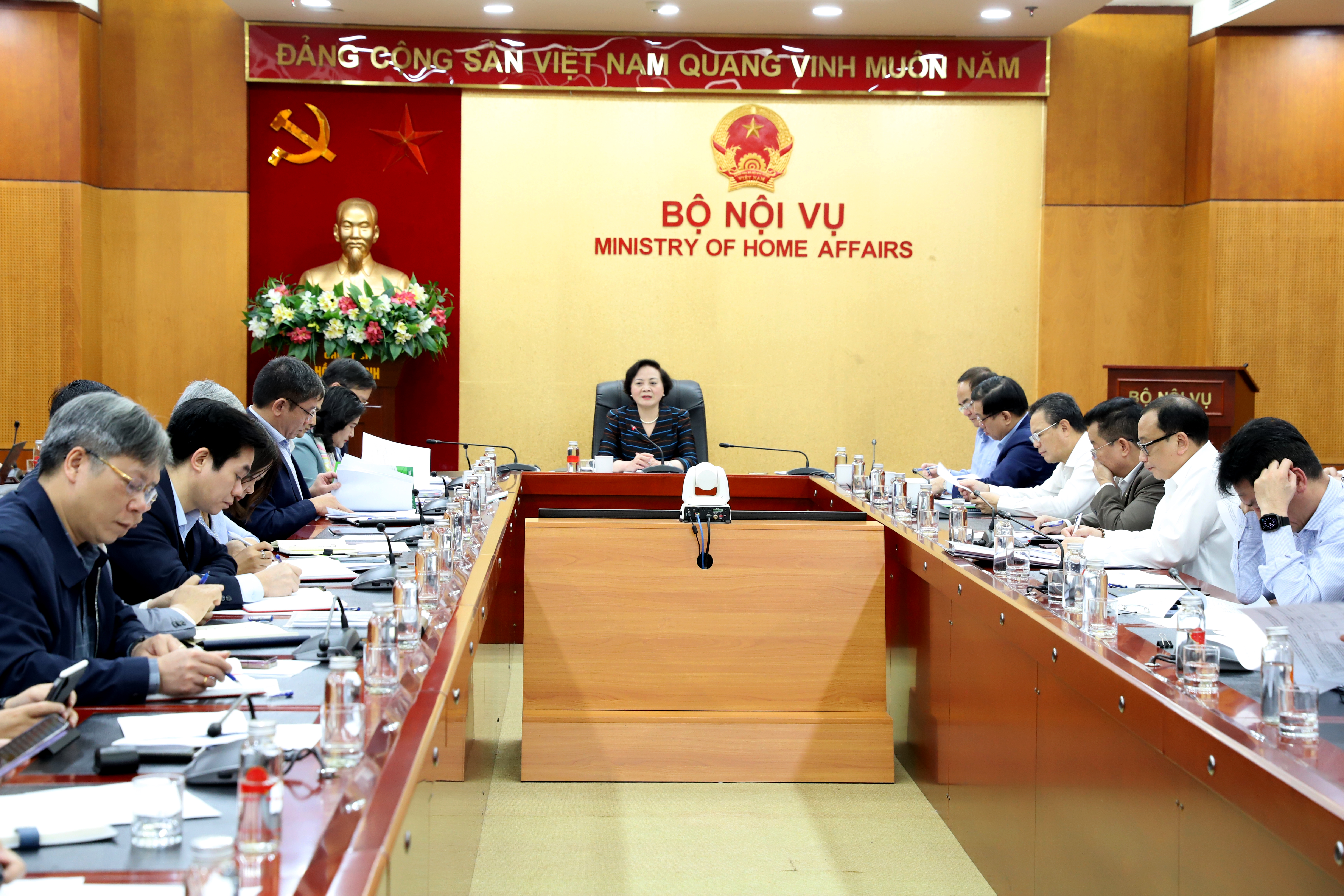 Tiếp tục thực hiện đồng bộ các giải pháp, hoàn thành các nhiệm vụ, yêu cầu đặt ra tại Chỉ thị số 07/CT-TTg và Đề án 06 của Bộ Nội vụ năm 2025